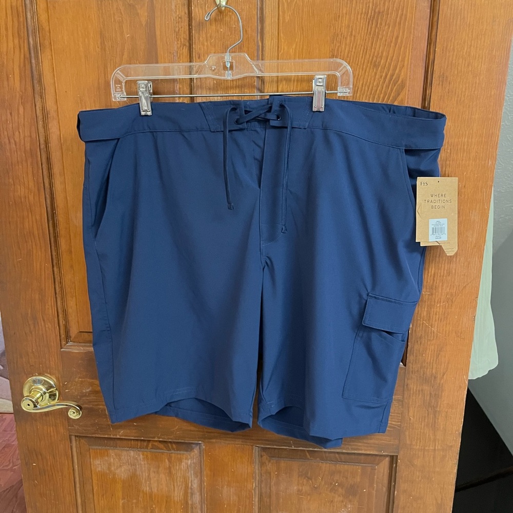 NWT Field & Stream Men’s board Shorts. Size 2XL. Color = mid evil blue.